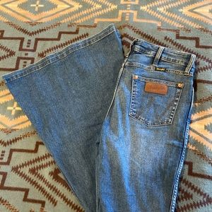 Wrangler Retro Collection Trumpet Flares